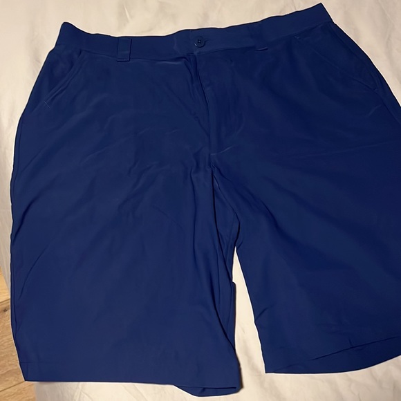 Under Armour HeatGear shorts - Picture 2 of 3